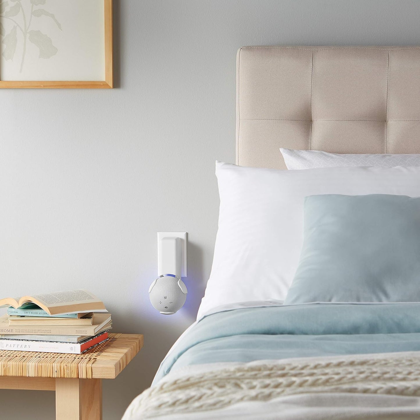 Made for Amazon Outlet Hanger – White (for Echo Dot 4th Generation)